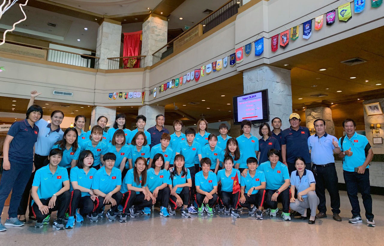 Ủy ban Olympic Việt Nam thưởng 500 triệu đồng tặng đội tuyển bóng đá nữ 