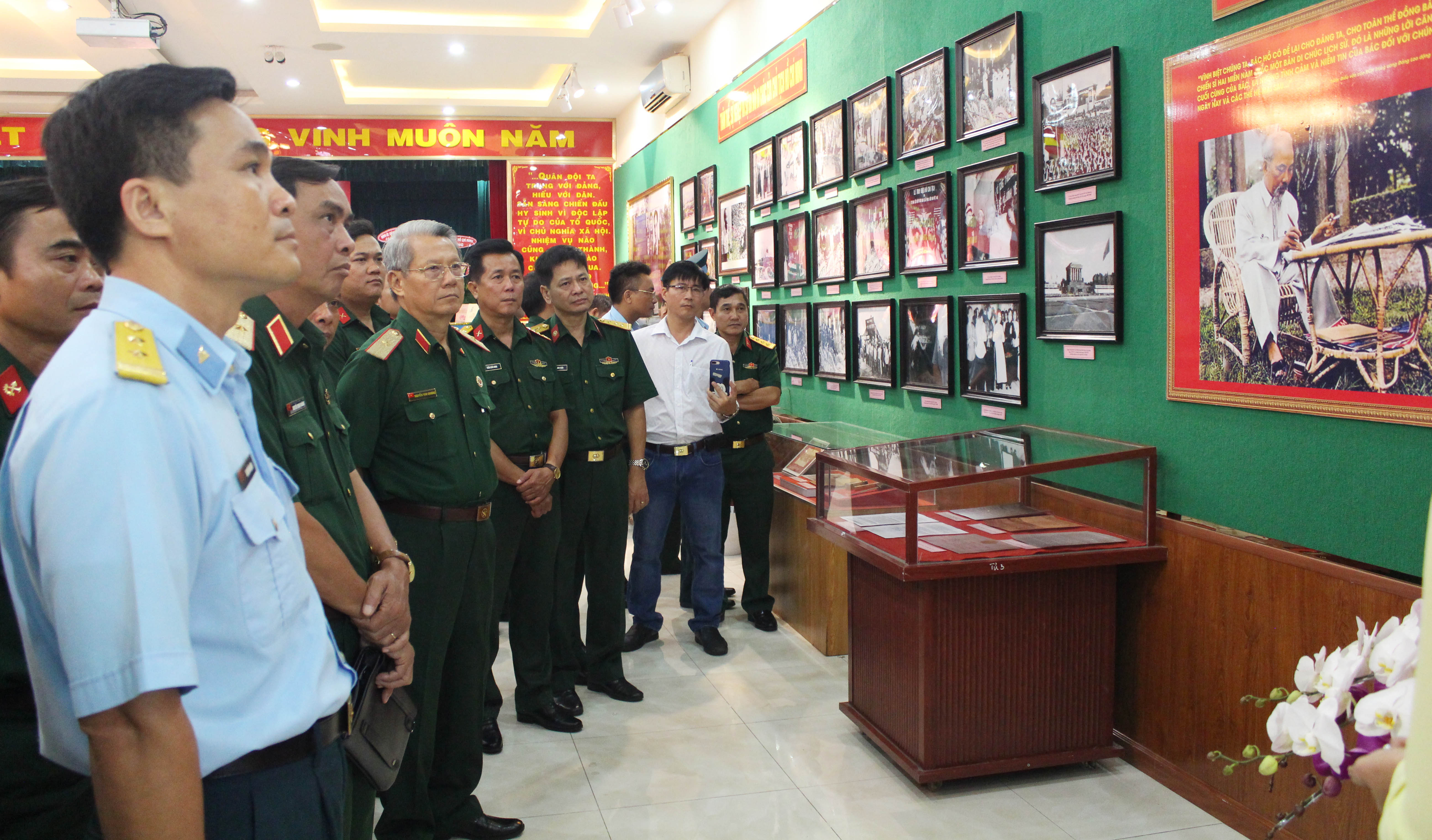 Khai mạc triển lãm “Lực lượng vũ trang Quân khu 7 - 50 năm thực hiện Di chúc của Chủ tịch Hồ Chí Minh”