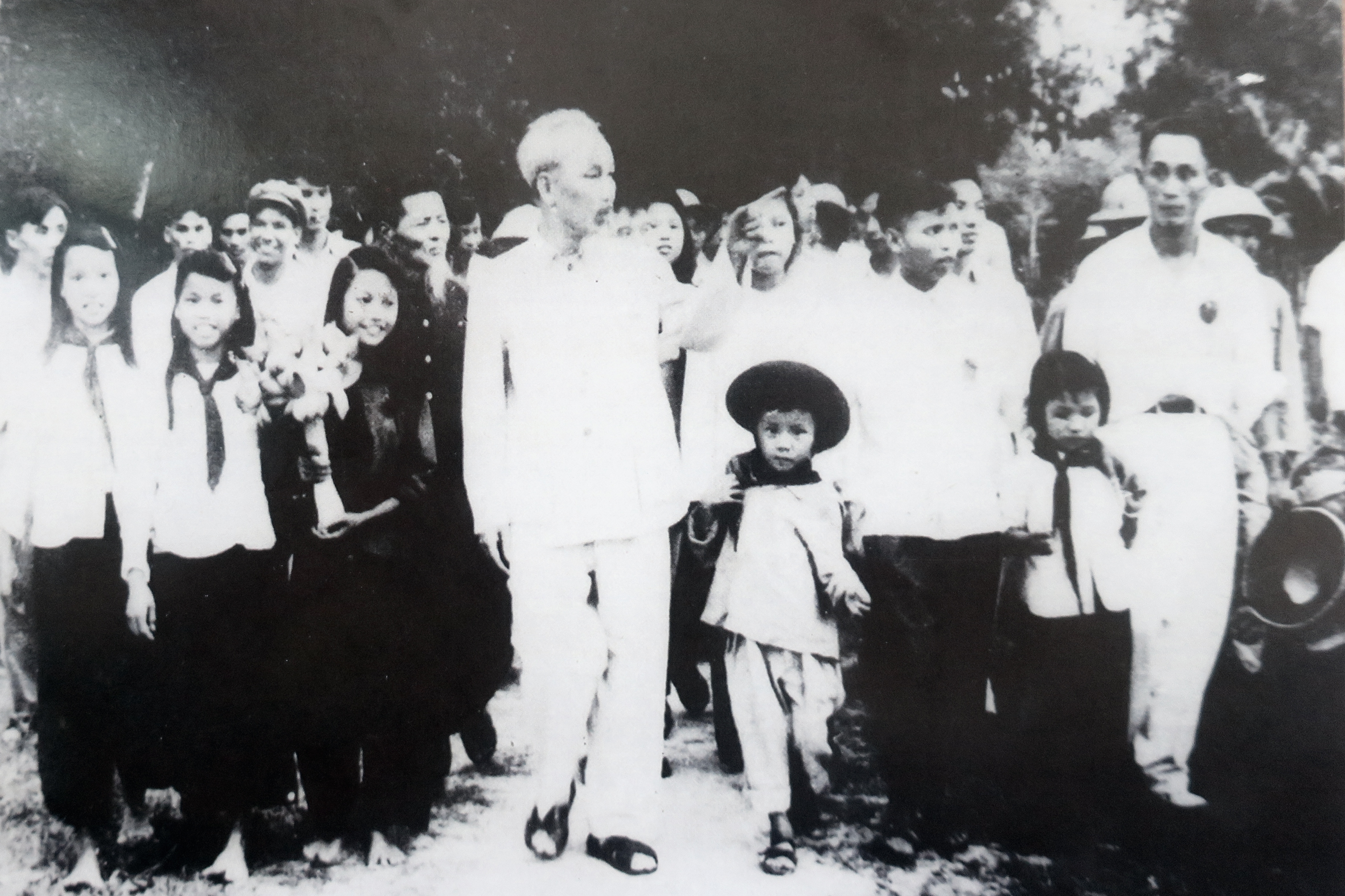 Triển lãm “50 năm thực hiện Di chúc Chủ tịch Hồ Chí Minh”. 