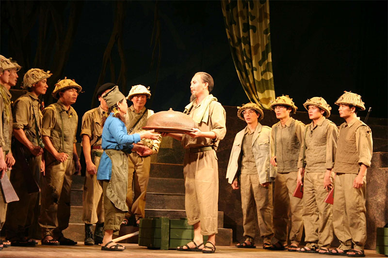 Hình tượng Hồ Chí Minh trong nghệ thuật chèo

