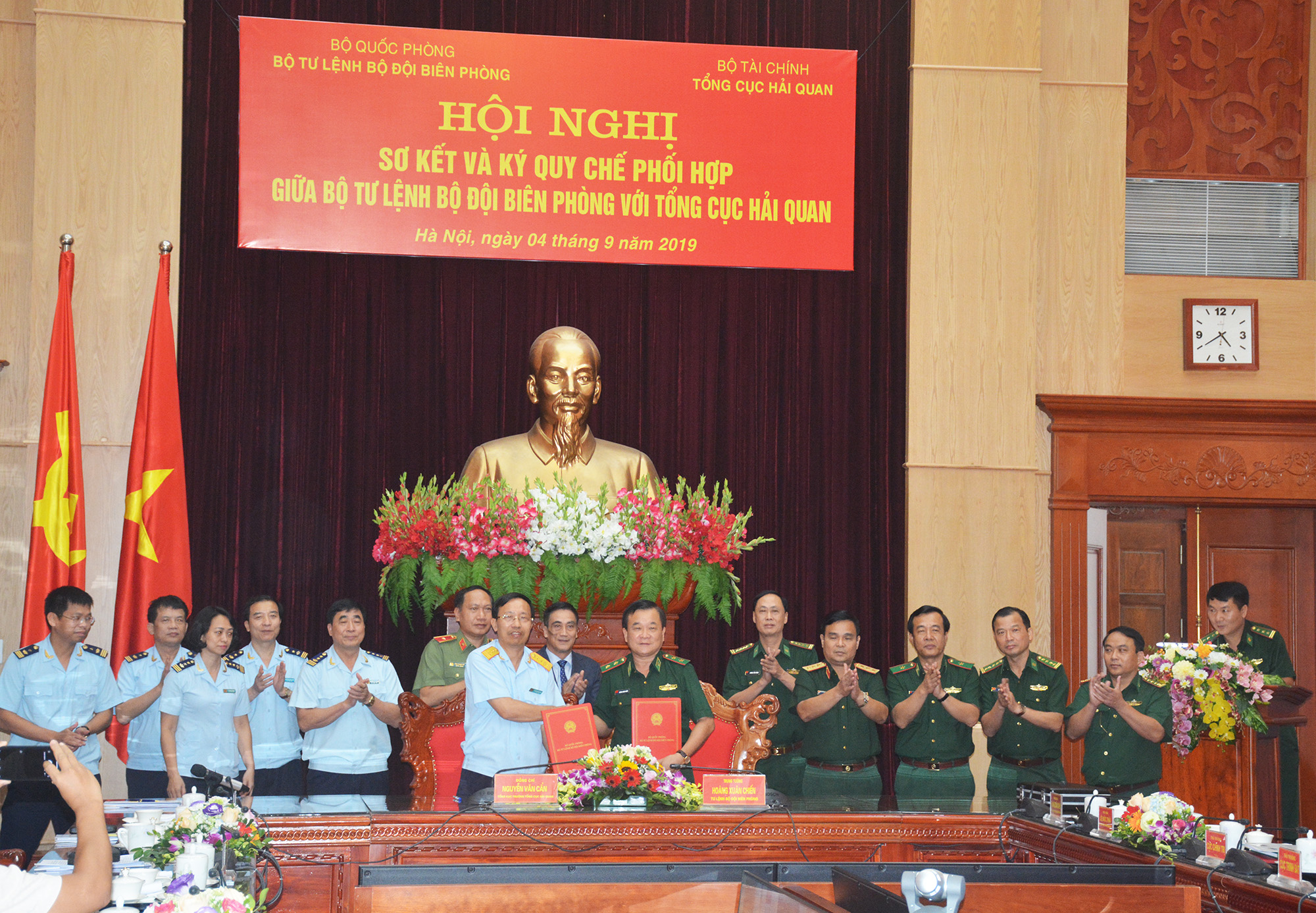 Bộ tư lệnh Bộ đội Biên phòng và Tổng cục Hải quan sơ kết và ký quy chế phối hợp công tác