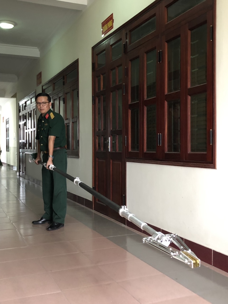 Nâng cao hiệu quả rà phá bom mìn, vật liệu nổ bằng tay gắp TG-01