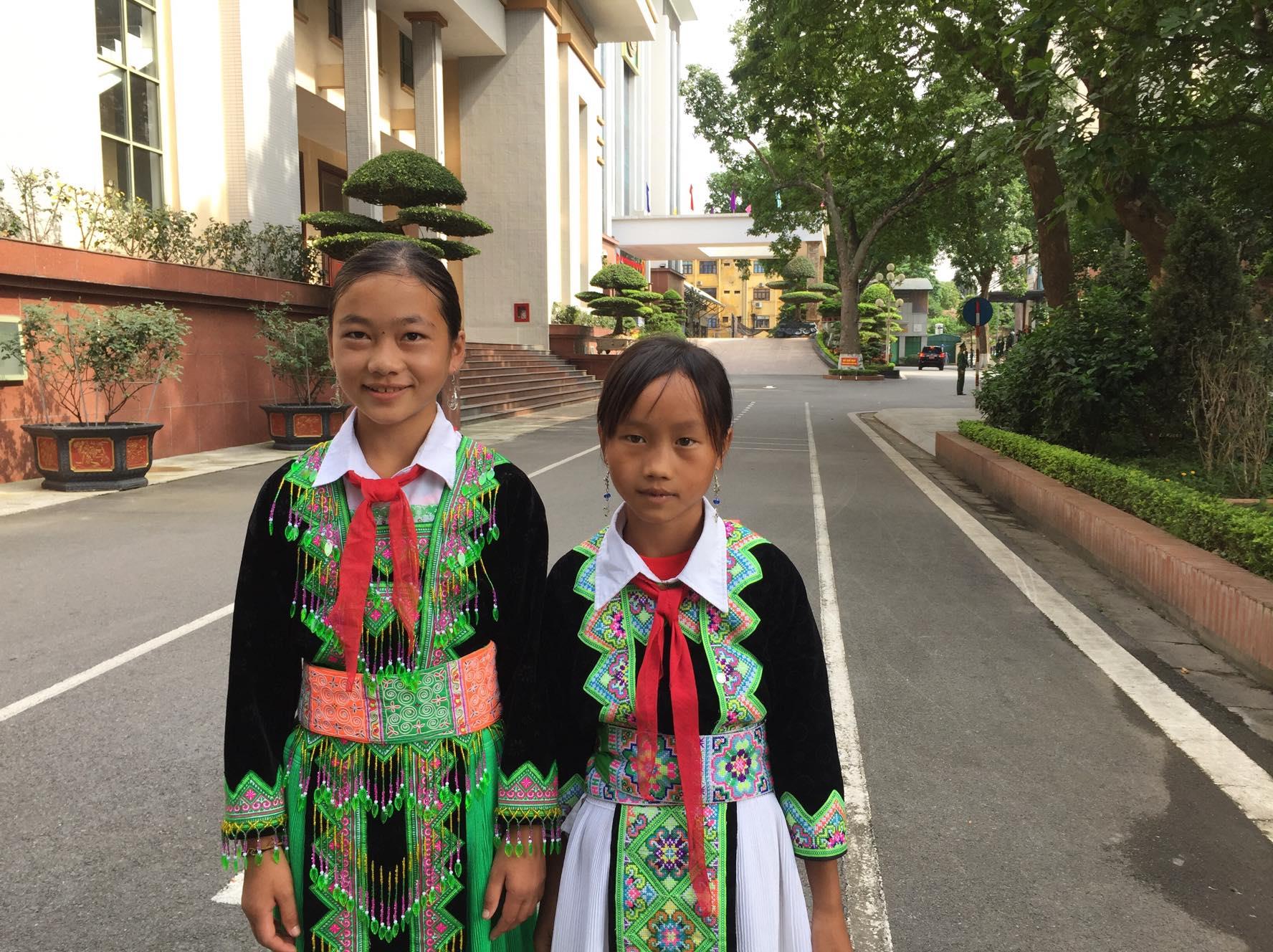 Niềm vui được nâng bước tới trường