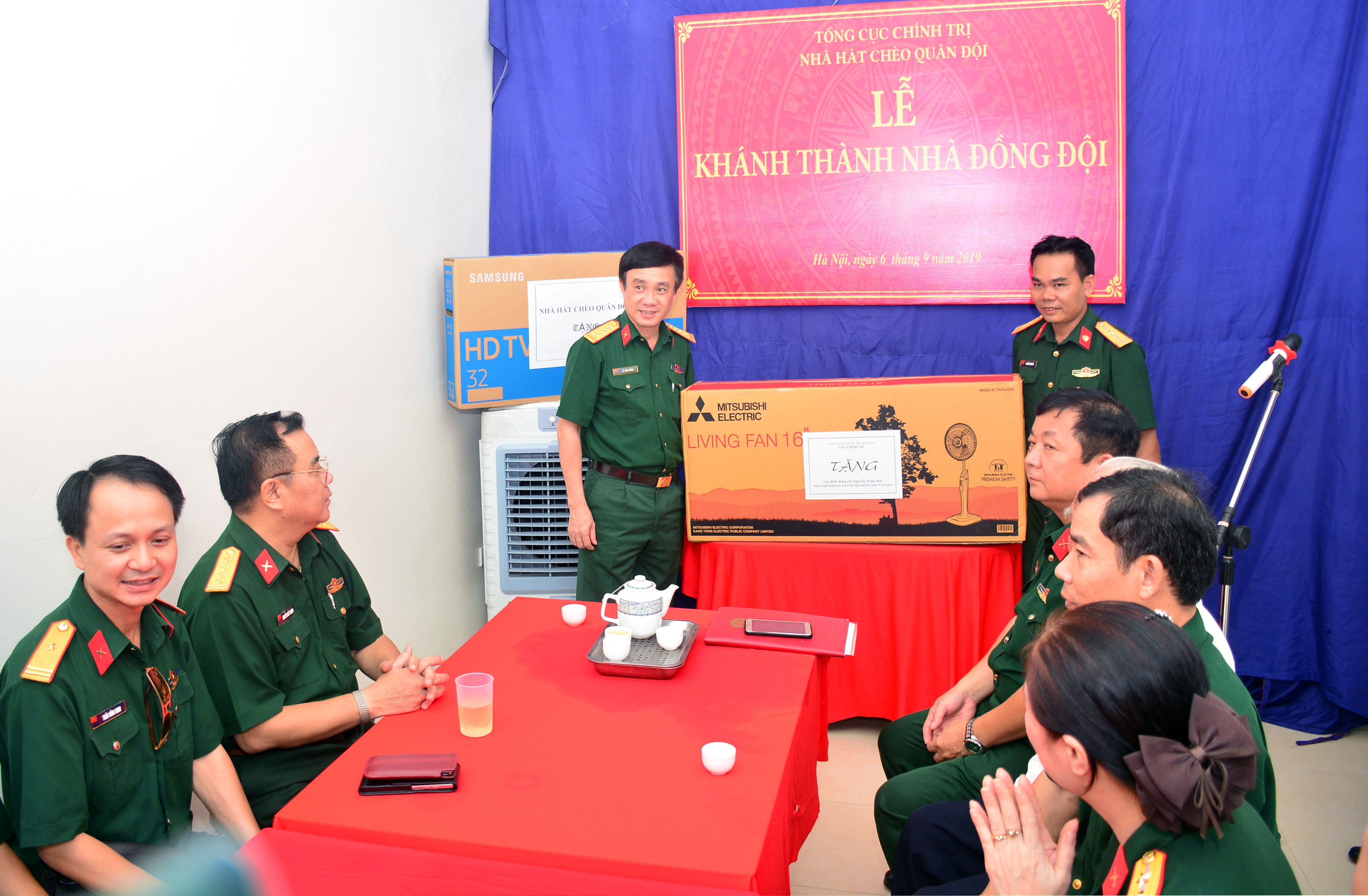 Khánh thành và trao tặng nhà đồng đội