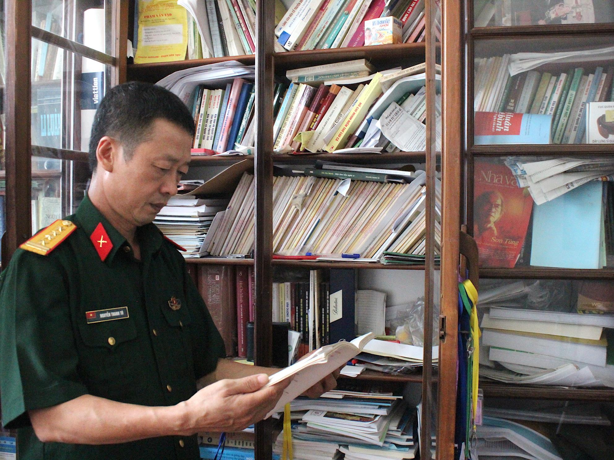 Người khắc họa vẻ đẹp của Bác Hồ qua những trang sách

