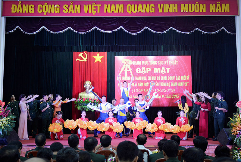 Bộ Tham mưu Tổng cục Kỹ thuật gặp mặt kỷ niệm 45 năm Ngày truyền thống