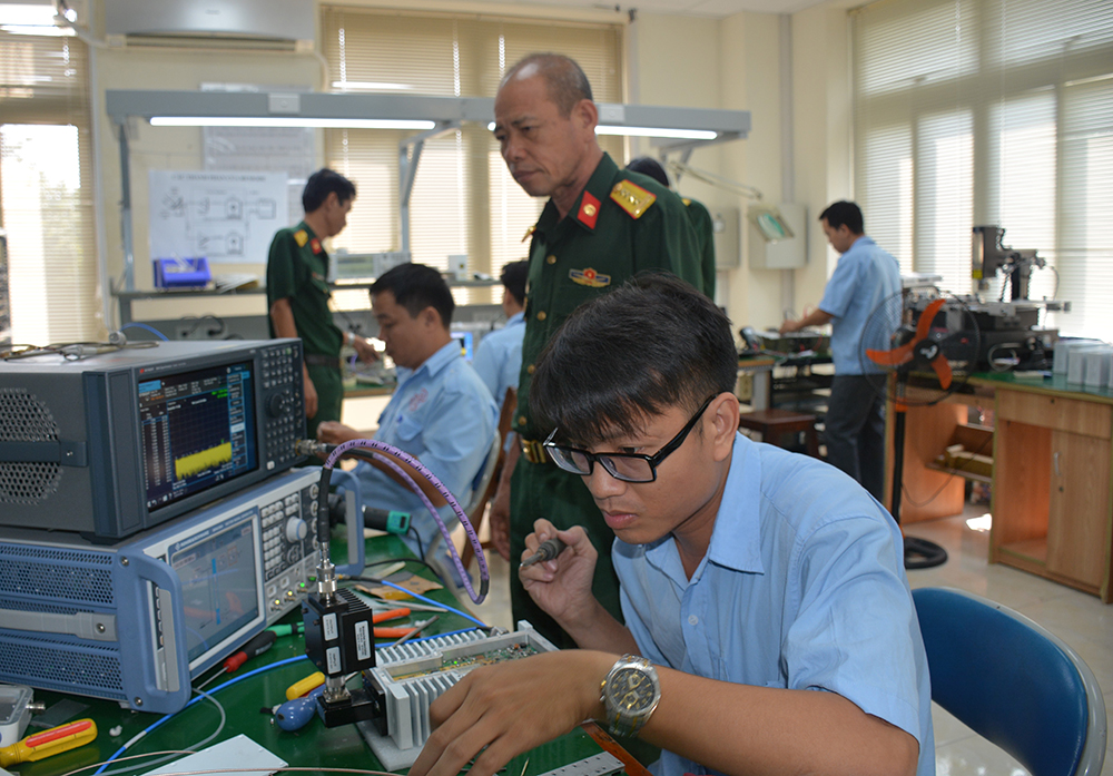 Cống hiến tài năng để làm chủ công nghệ quân sự ở Nhà máy Z755