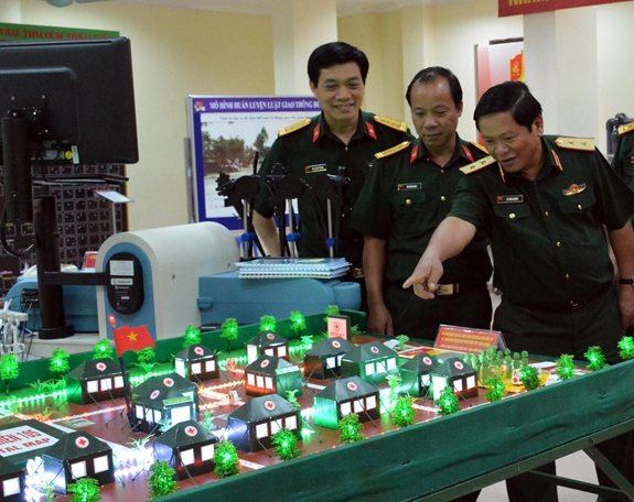 Thấm nhuần lời Bác, ra sức thi đua