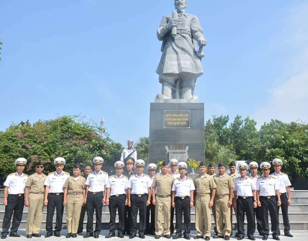 Hải quân Việt Nam và Philippines giao lưu tại đảo Song Tử Tây

