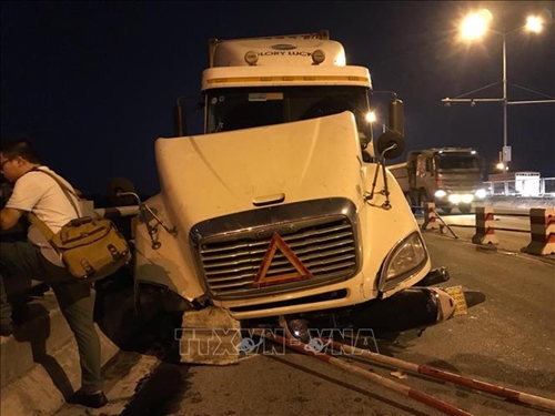 Vụ tai nạn giao thông trên cầu Thanh Trì: Khẩn trương tìm kiếm nạn nhân mất tích