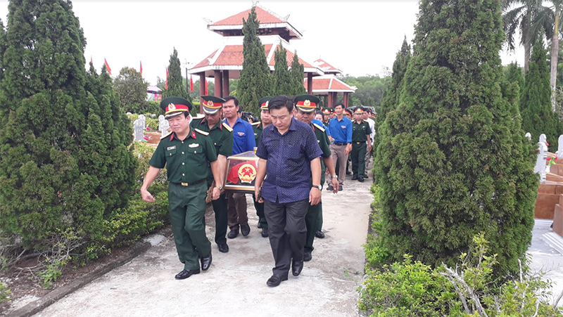 Thừa Thiên-Huế: Truy điệu và an táng hai bộ hài cốt liệt sĩ

