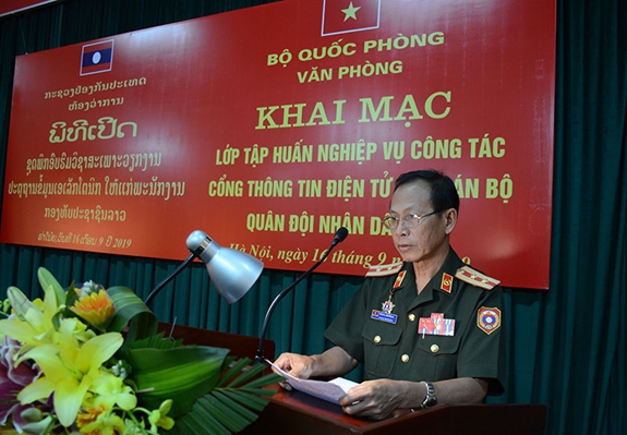 Tập huấn nghiệp vụ về cổng thông tin điện tử cho cán bộ QĐND Lào

