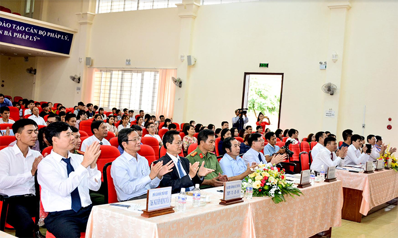 Tạo nguồn cán bộ pháp luật cho các tỉnh miền Trung-Tây Nguyên

