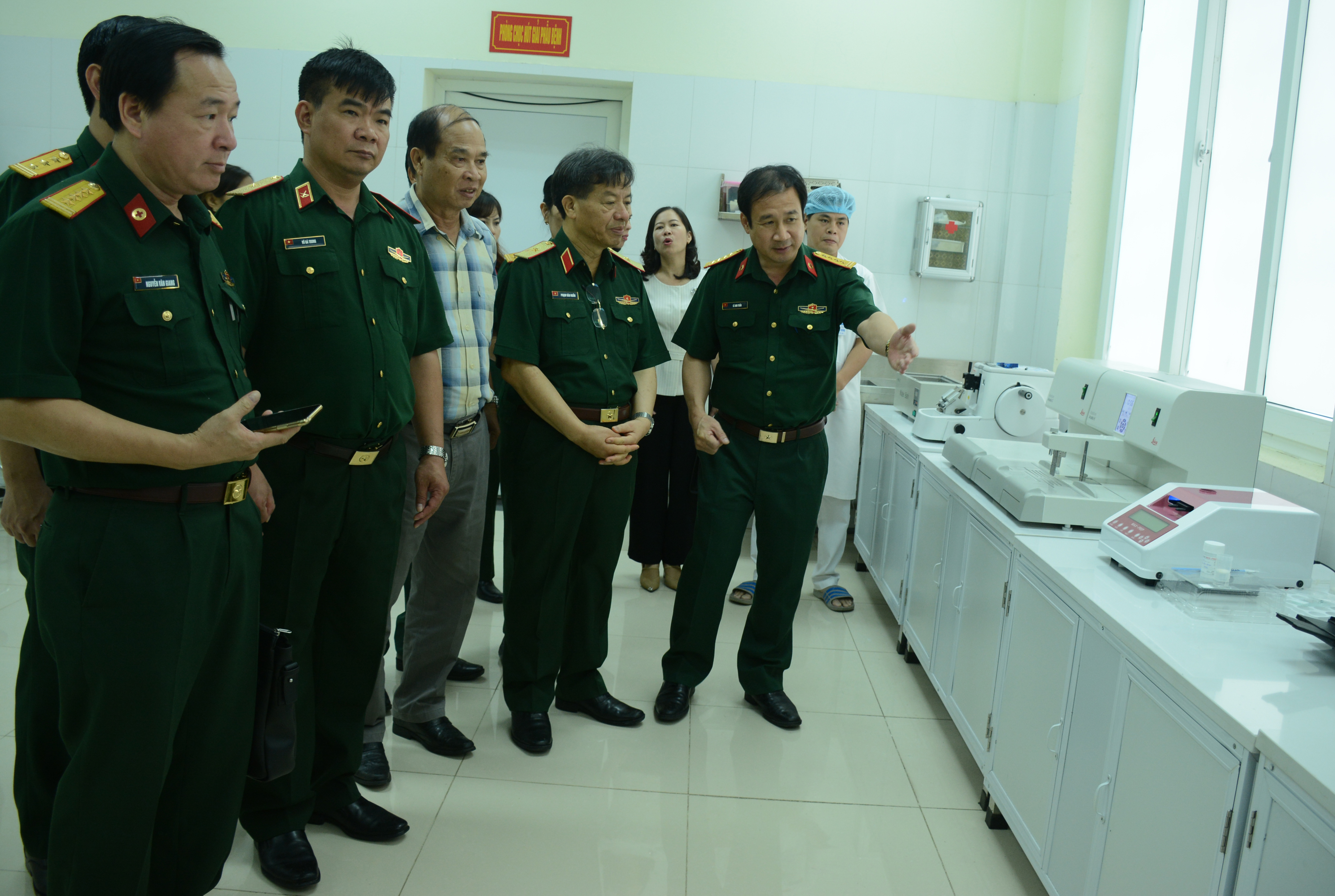 Trao tặng Hệ thống tầm soát ung thư, cổ tử cung Max-Prep Pap’s Test tại Bệnh viện Quân y 105