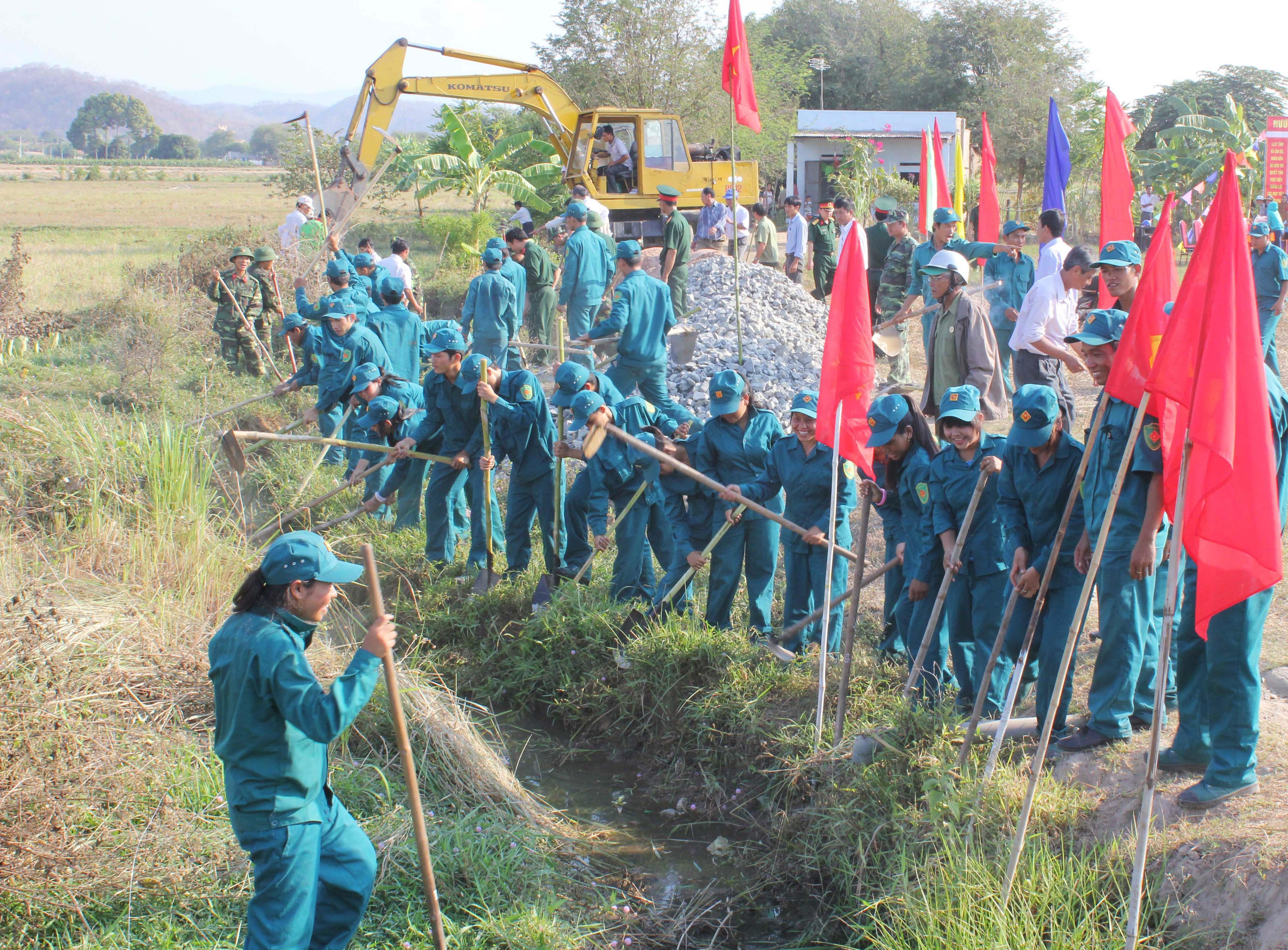Xung kích giúp địa phương “về đích” nông thôn mới


