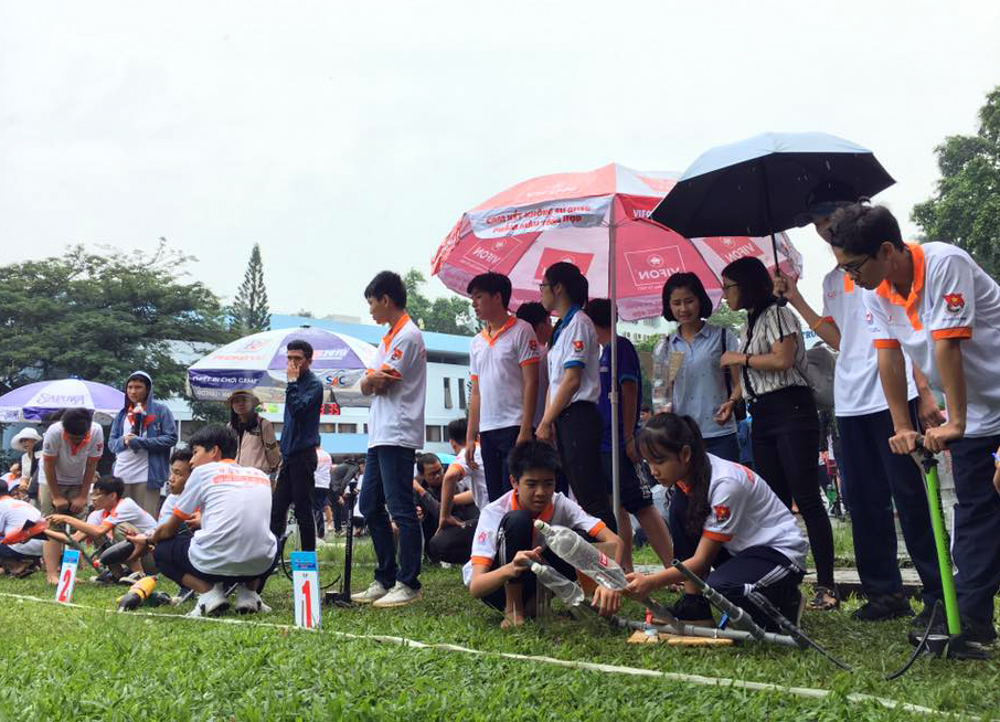 Sôi nổi Hội thi Tên lửa nước TP Hồ Chí Minh năm 2019