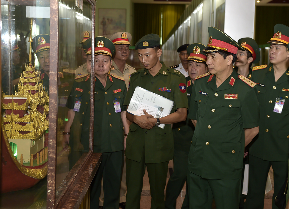 Đoàn đại biểu quân sự cấp cao QĐND Việt Nam thăm Học viện Quốc phòng và Bảo tàng lịch sử Quân đội Myanmar 