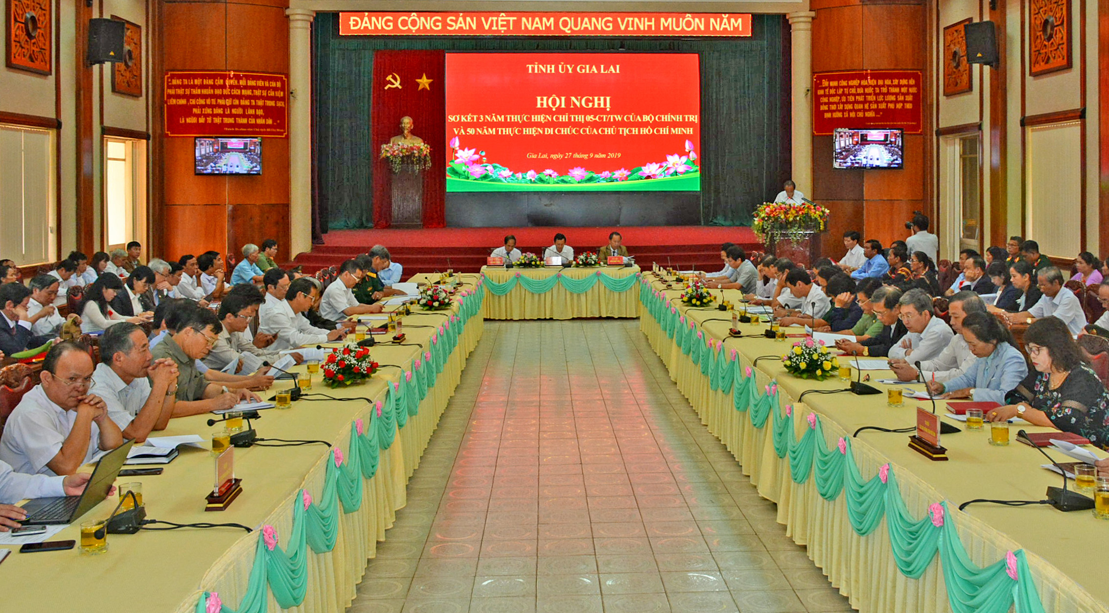 Tỉnh ủy Gia Lai sơ kết 3 năm thực hiện Chỉ thị 05-CT/TW của Bộ Chính trị