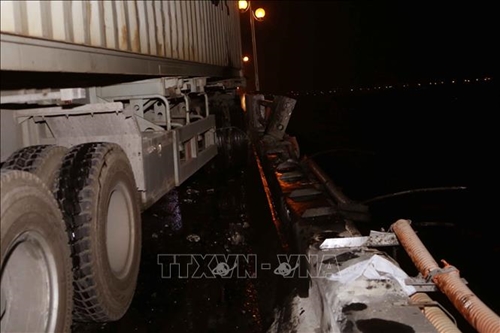 Hà Nội: Xe ô tô đâm nhiều xe máy trên cầu Thanh Trì