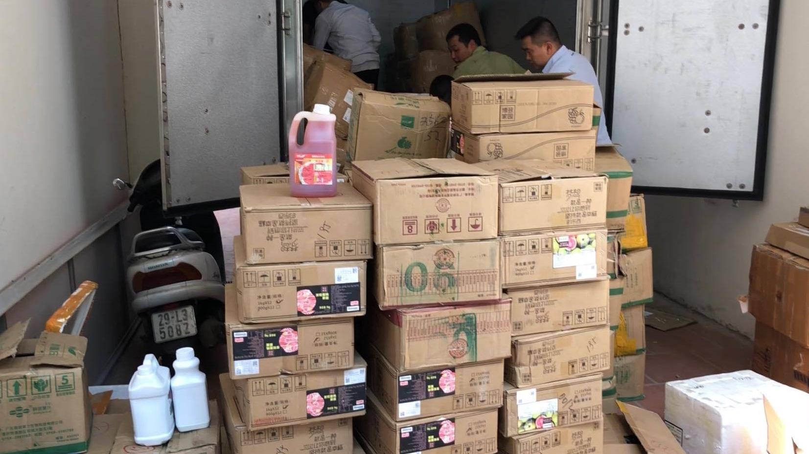 Thu giữ lượng lớn hàng hóa không rõ nguồn gốc

