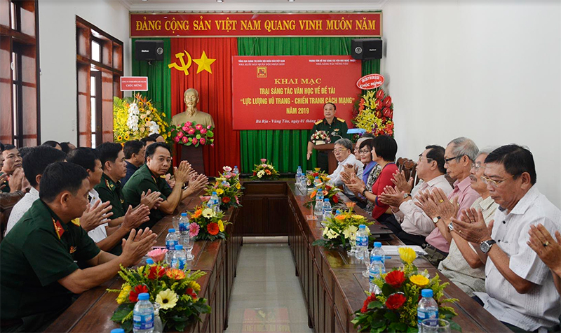 Khai mạc Trại sáng tác văn học về lực lượng vũ trang và chiến tranh cách mạng