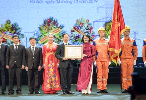 Tổng công ty Điện lực miền Bắc đón nhận Huân chương Lao động hạng Nhì