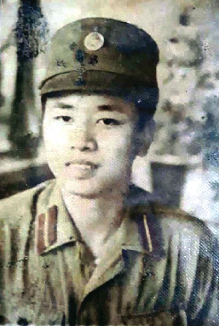 Tìm người thân và đồng đội