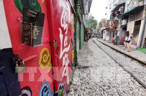 Hà Nội: Phong tỏa khu vực bán cà phê cạnh đường tàu đoạn từ đường Điện Biên Phủ đến phố Phùng Hưng