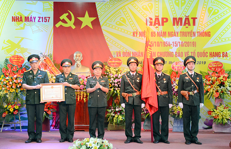 Nhà máy Z157 đón nhận Huân chương Bảo vệ Tổ quốc hạng Ba