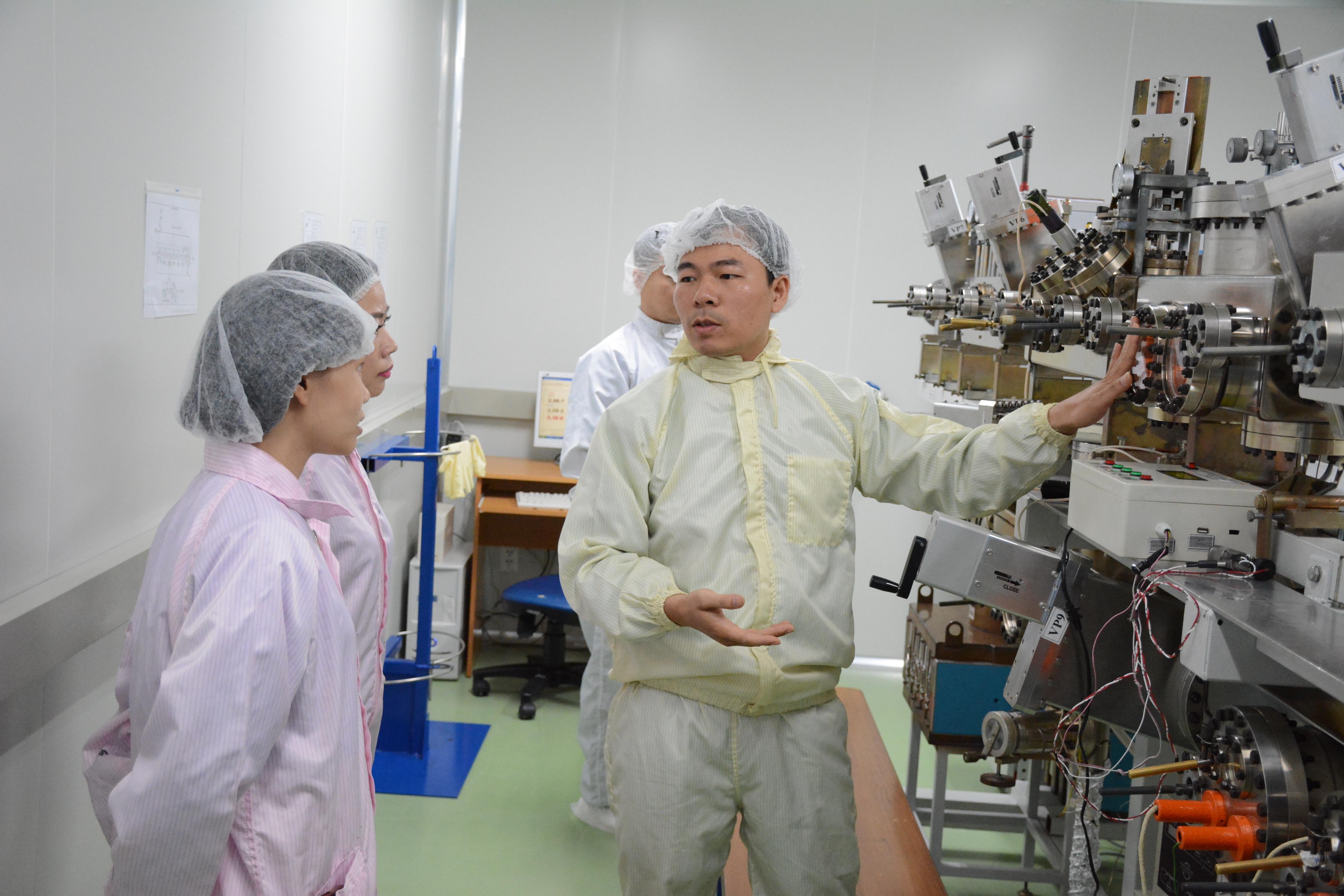 Người nắm giữ “trái tim” của khí tài kính nhìn đêm