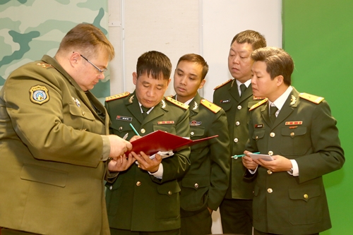 Đoàn cán bộ Trung tâm PT-TH Quân đội và Báo Quân đội nhân dân làm việc tại Cộng hòa Belarus