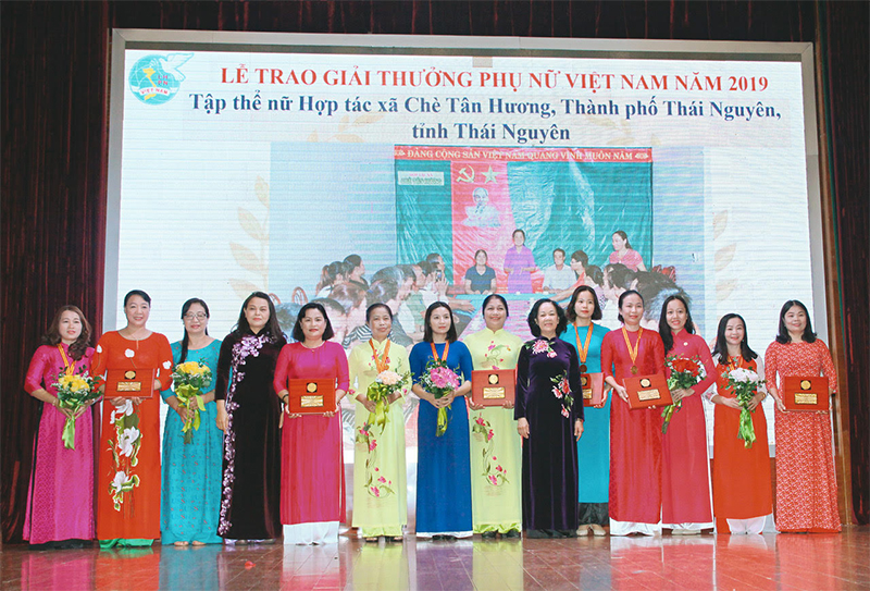 6 tập thể và 10 cá nhân có thành tích xuất sắc nhận Giải thưởng Phụ nữ Việt Nam 2019