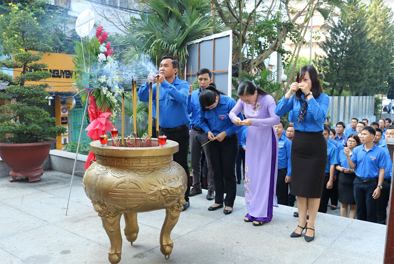  Tuổi trẻ TP Hồ Chí Minh dâng hương tưởng niệm Anh hùng LLVT Nhân dân, Liệt sĩ Nguyễn Văn Trỗi