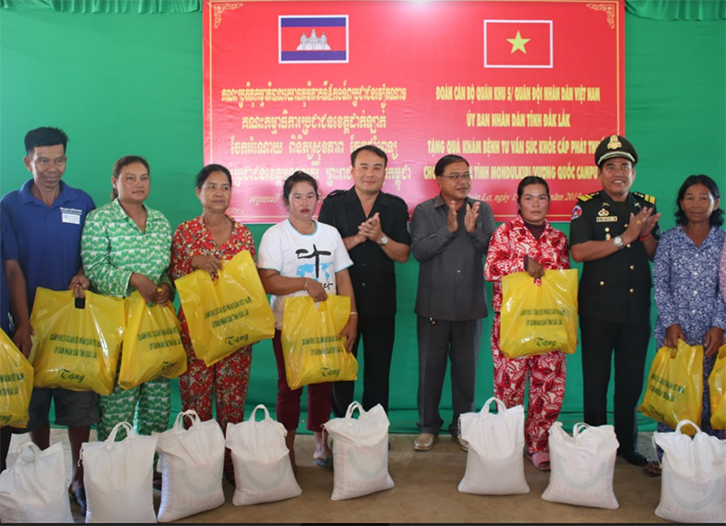 Ban Chỉ đạo 515 tỉnh Đắk Lắk làm việc với chính quyền và nhân dân tỉnh Mundulkiri, Campuchia