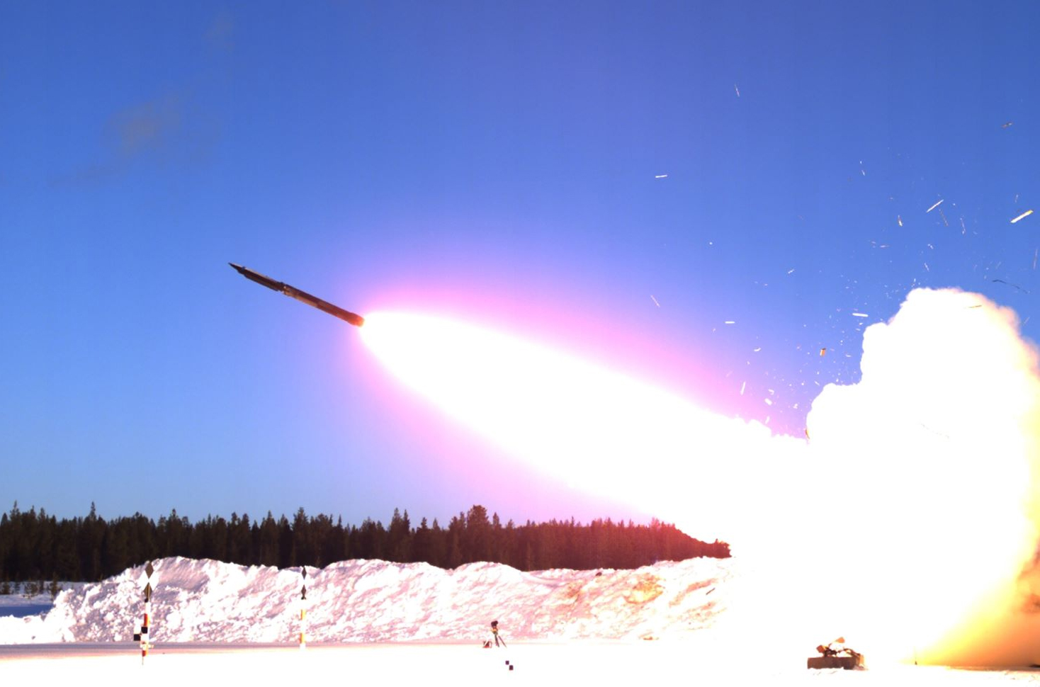 Thụy Điển, Mỹ sẵn sàng sản xuất bom phóng từ mặt đất