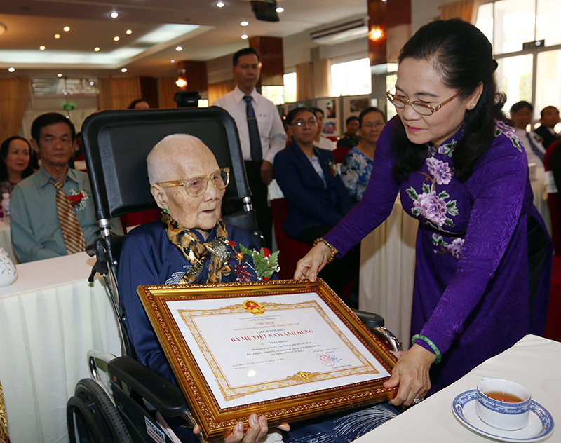 Thành phố Hồ Chí Minh tổ chức Lễ phong tặng và truy tặng danh hiệu Mẹ Việt Nam Anh hùng

