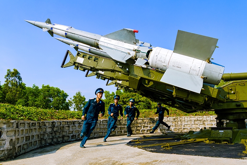 Chuyển trạng thái sẵn sàng chiến đấu.