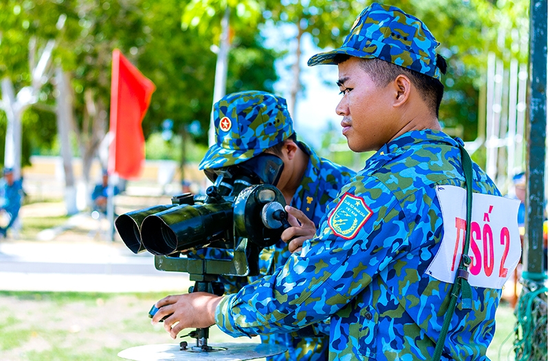 Giờ hội thao huấn luyện lực lượng trinh sát, thông tin.