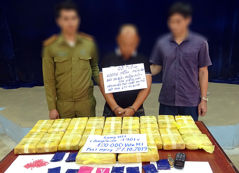 Bắt đường dây vận chuyển 120.000 viên ma túy tổng hợp

