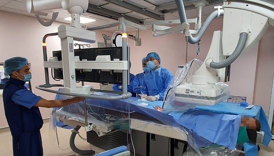 Bệnh viện Đại học Y Hà Nội ứng dụng can thiệp mạch 4D thế hệ mới trong điều trị