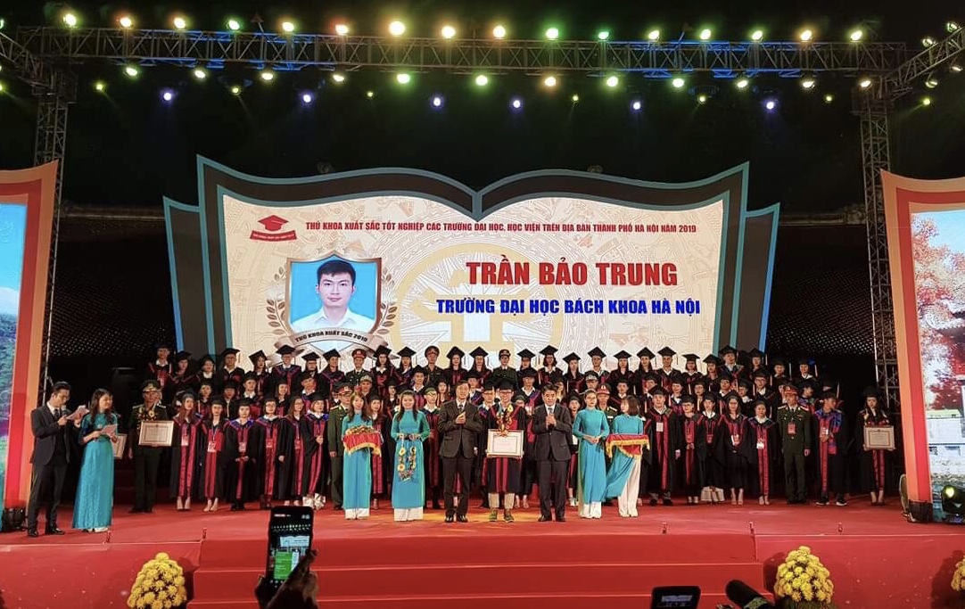 Hà Nội tuyên dương 86 thủ khoa xuất sắc năm 2019