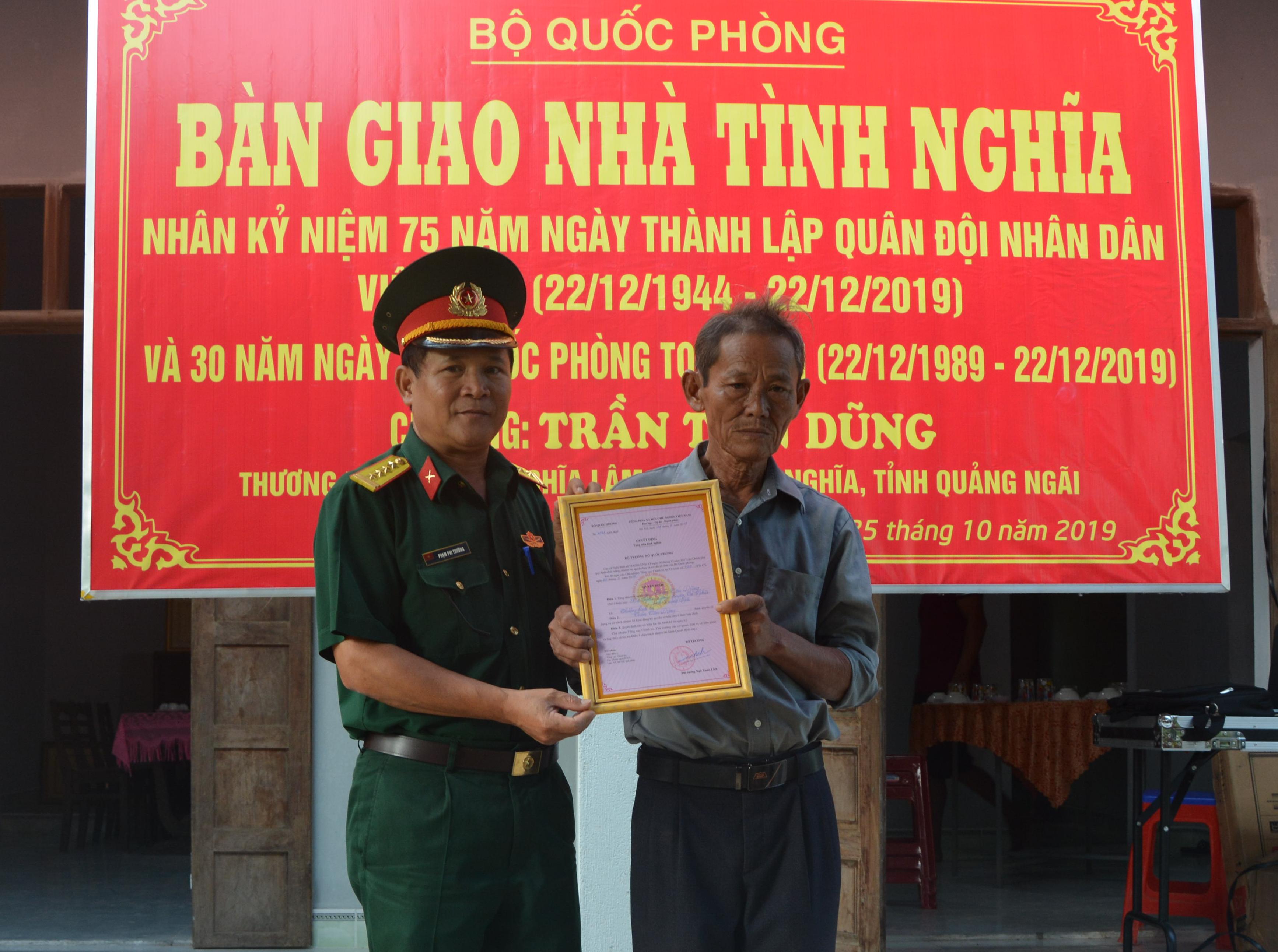 Bộ Quốc phòng trao nhà tình nghĩa tặng gia đình chính sách tại Quảng Ngãi