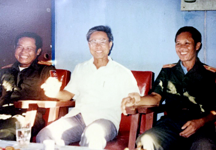 Đại tá Hoàng Thúc Cẩn và kỷ niệm về chiếc đồng hồ Hoàng thân Souphanouvong trao tặng 

