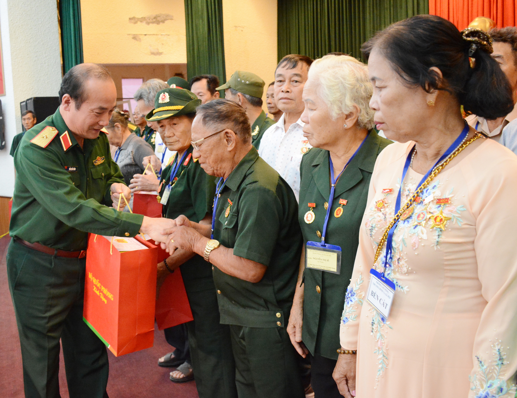 Bộ Quốc phòng gặp mặt người có công với cách mạng tỉnh Bình Dương