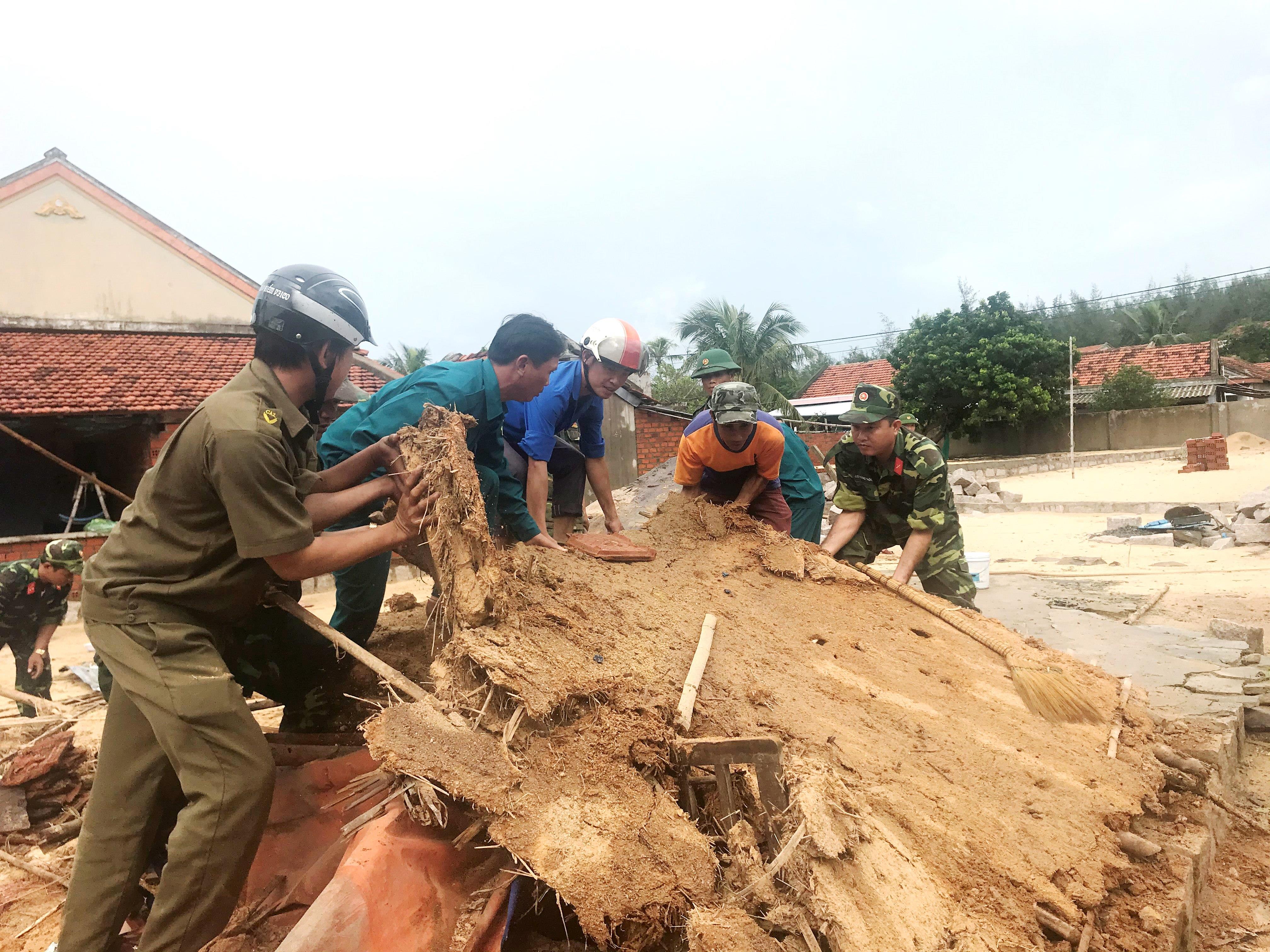 Tận tình, tận nghĩa giúp dân