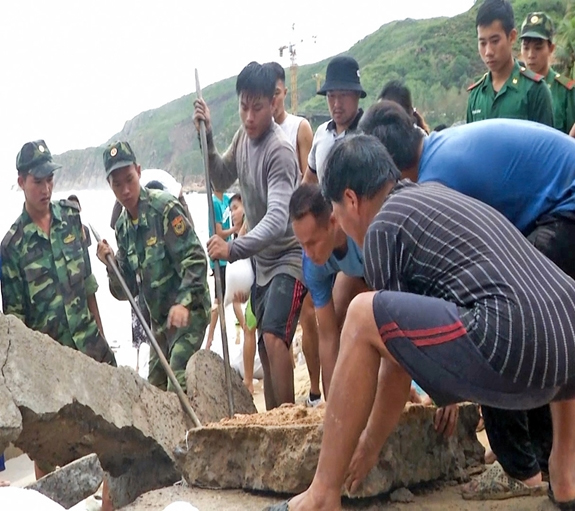 SÁT CÁNH CÙNG DÂN

