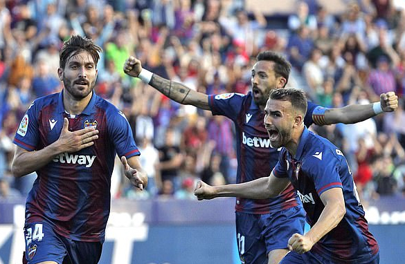 Vòng 12 La Liga: Levante ngược dòng trước Barca