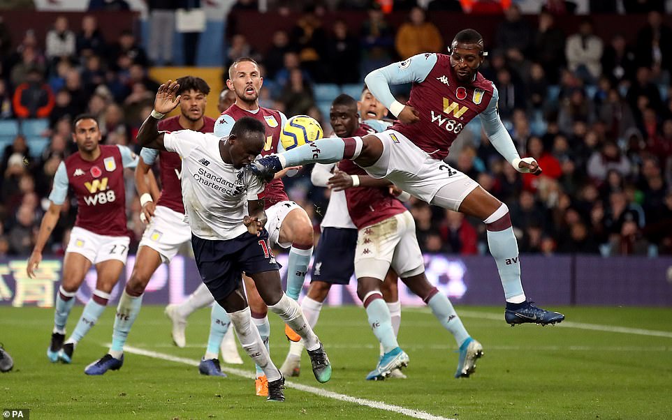 Liverpool và Man City thắng vất vả ở những phút cuối