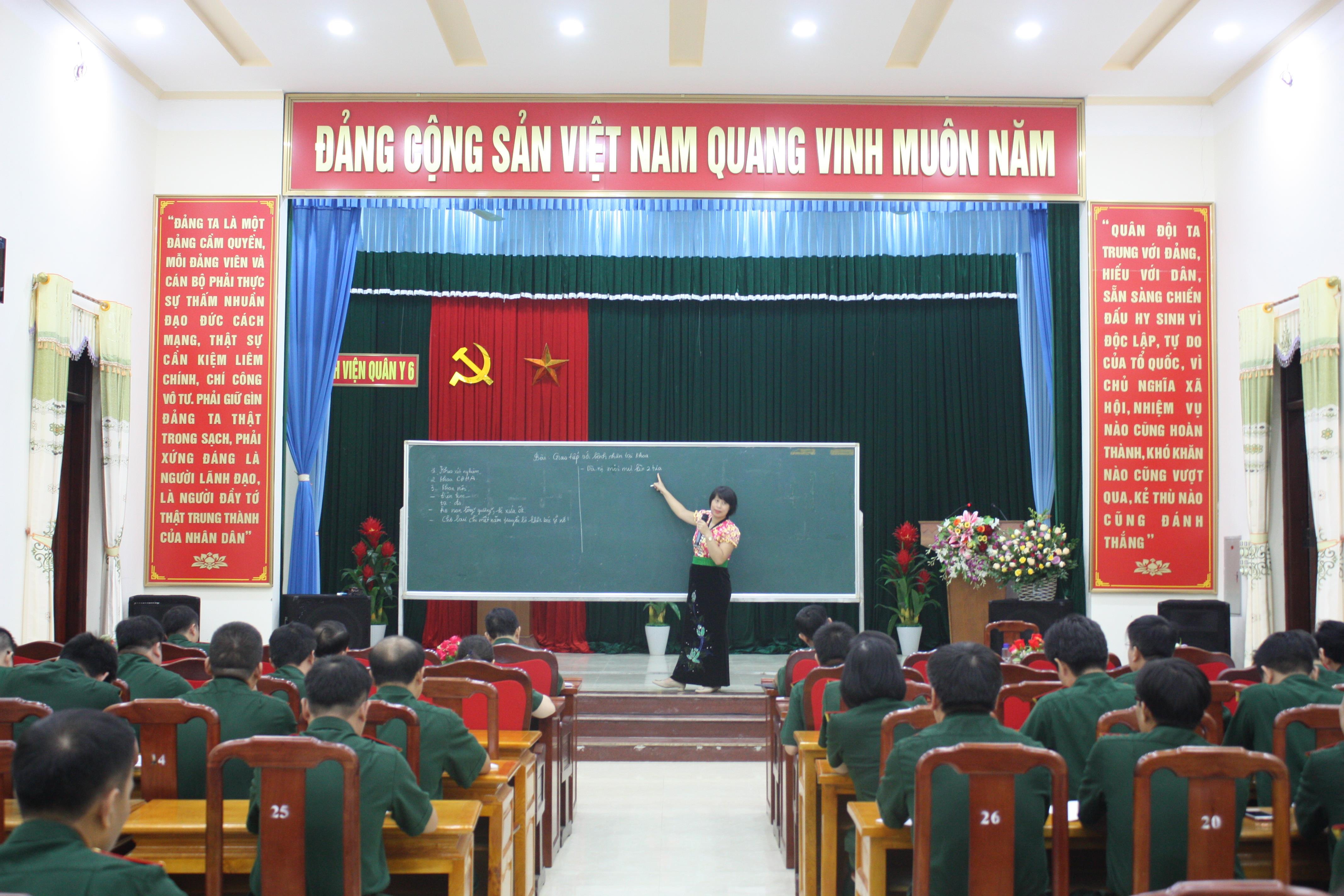 Học tiếng của đồng bào để gần dân, hiểu dân hơn