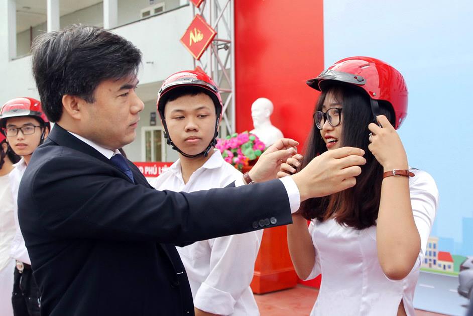 Ra quân phát động học sinh, sinh viên chấp hành pháp luật về an toàn giao thông 